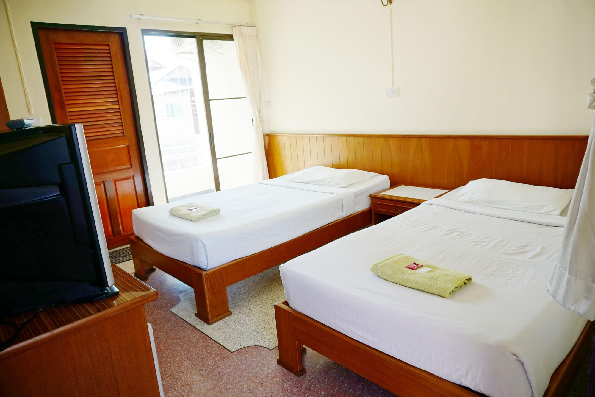Готель Safe House Court Чіангмай Екстер'єр фото