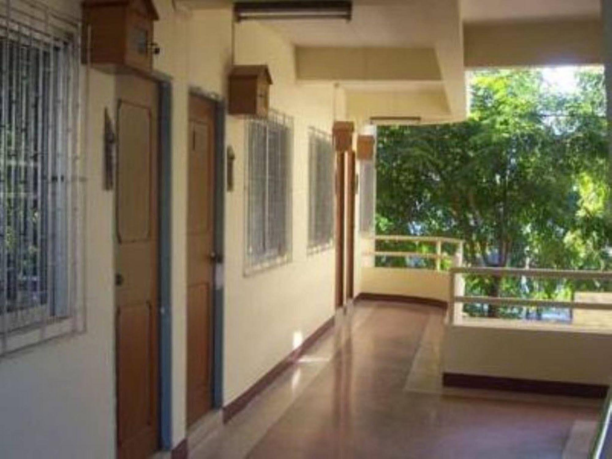 Готель Safe House Court Чіангмай Екстер'єр фото